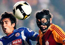 Lig bitene dek Cimbom'da kal