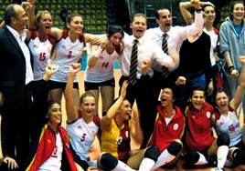 Voleybolcular finale ykseldi