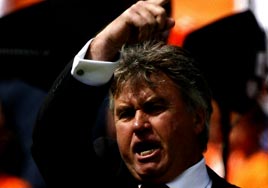 Hiddink servet tepti